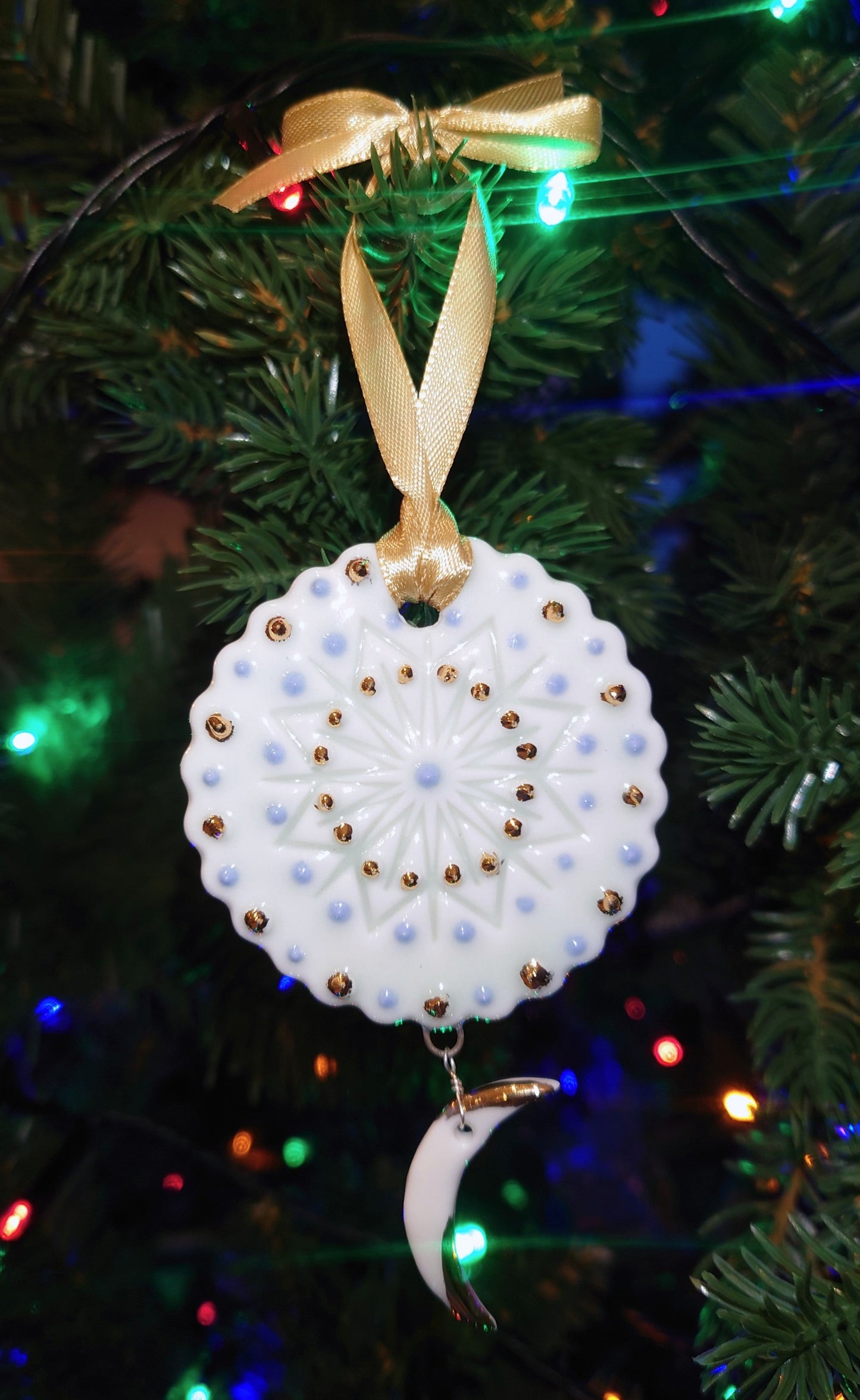 Porcelain Decorations with 24 Carat Gold Lustre and Dangling Charm